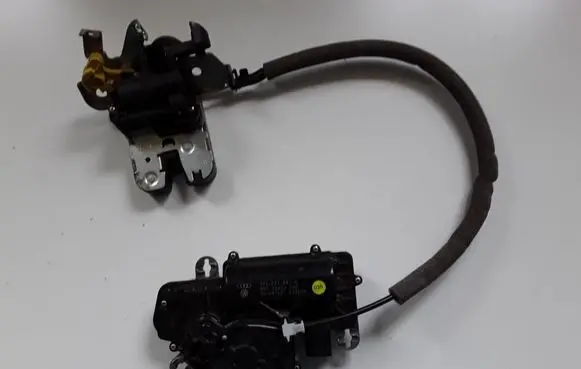 Skoda Superb B8 (3V) Tailgate/trunk/boot lift motor 3V5827887A