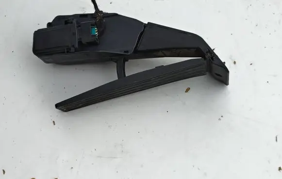 BMW 1 E81 E87 Accelerator throttle pedal 35426786589-01