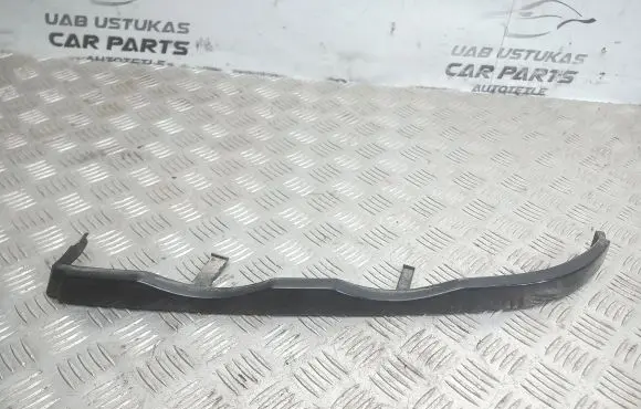 BMW 3 E46 Under headlight/headlamp trim 8208481