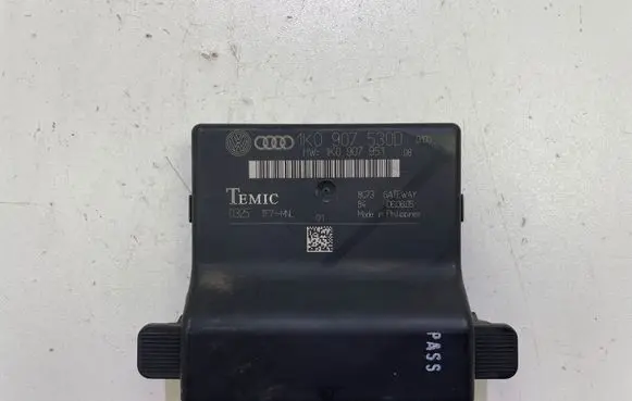 Audi A3 S3 8P Gateway control module 1K0907530D 1K0907951