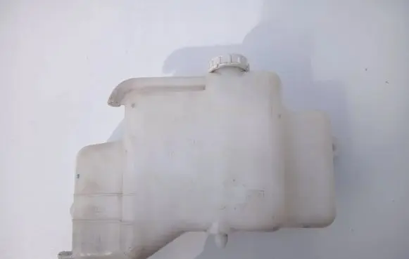 Mitsubishi Pajero Sport II Coolant expansion tank/reservoir
