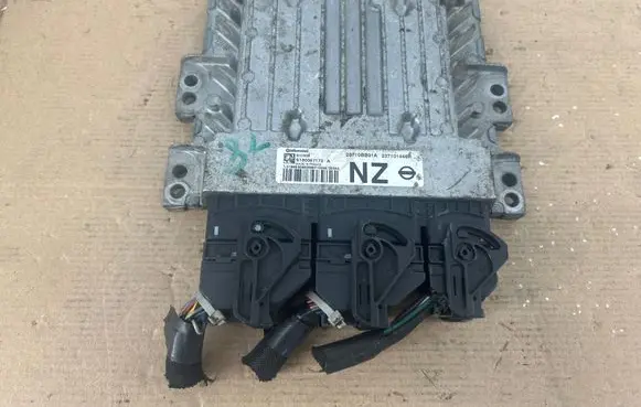 Nissan Qashqai Engine control unit/module 23710BB31A S180067173A 237101449R