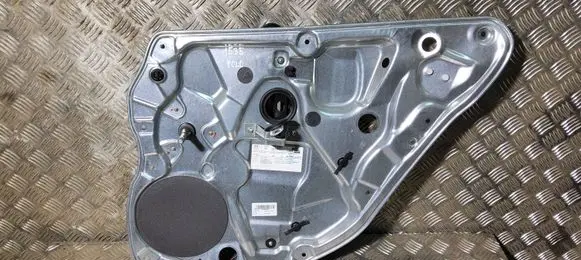 Rear door manual window regulator