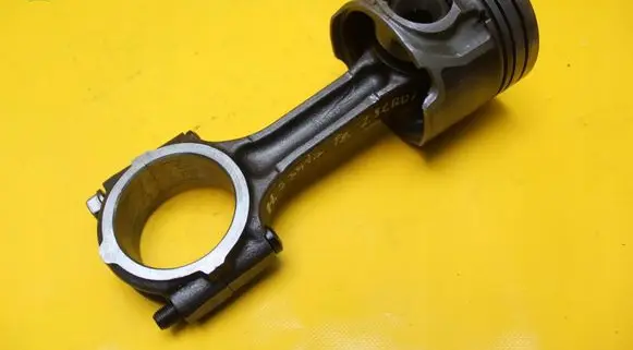 Hyundai Santa Fe Piston with connecting rod