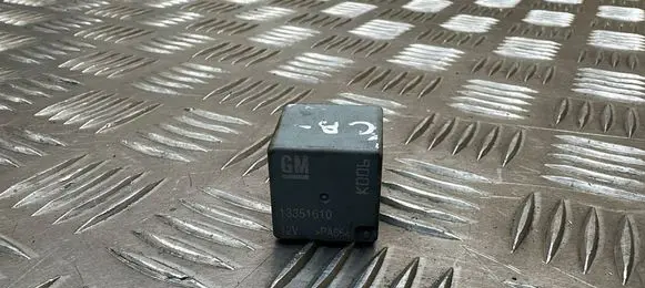 Opel Zafira C Other relay 13351610