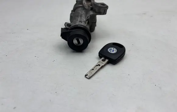 Volkswagen Polo Ignition lock 4B0905851Q