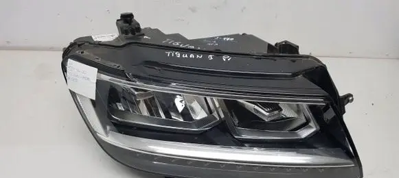 Volkswagen Tiguan Headlight/headlamp 10004