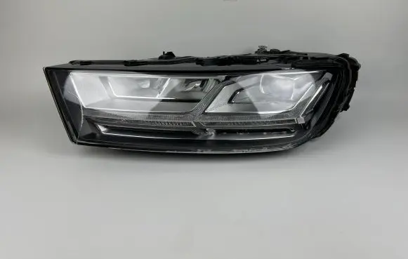 Audi Q7 4M Headlight/headlamp 4M0941033