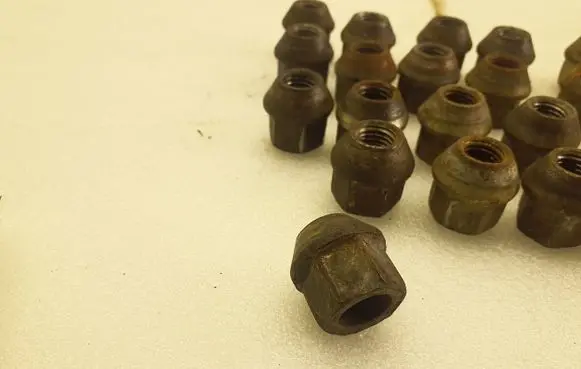 Hummer H3 Wheel nut cap/cover 