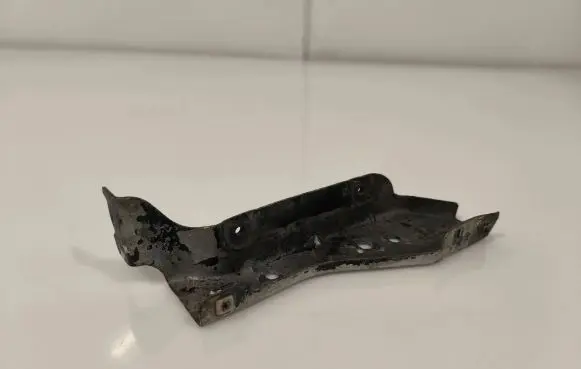 Headlight/headlamp mounting bracket
