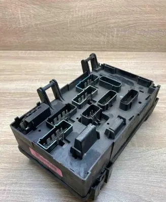 Chrysler Voyager Fuse module 04727558AD