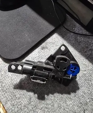 BMW 5 F10 F11 Glove box lock 1600086