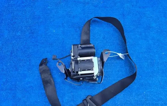 BMW 4 F32 F33 Front seatbelt 7374379