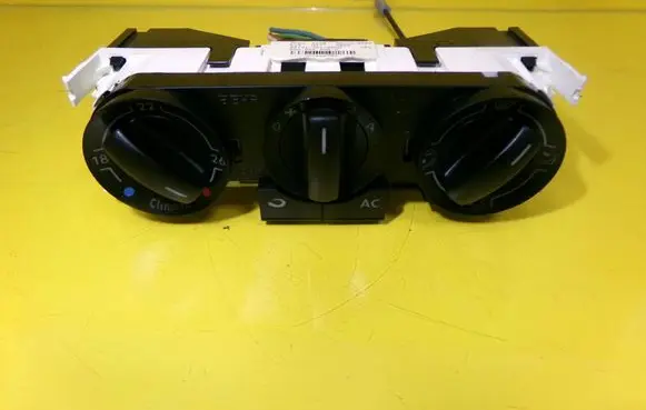 Volkswagen Polo IV 9N3 Climate control unit G7486002 6Q0820045H