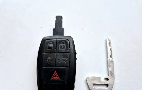 Volvo V50 Ignition key/card 