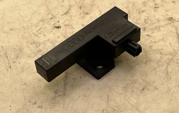 Volkswagen Arteon Rear glass lock/latch C633 8K0907247