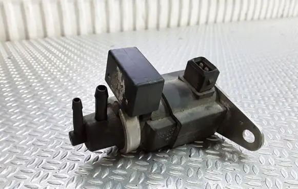 Audi A8 S8 D3 4E Turbo solenoid valve 057906630