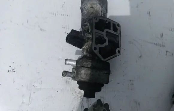 Volkswagen Golf V Oil filter mounting bracket 045115389E