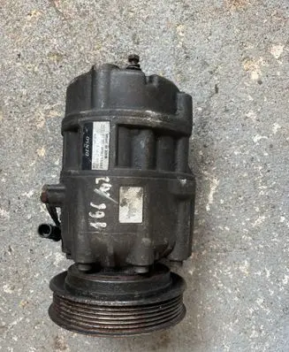 BMW 5 E39 Air conditioning (A/C) compressor (pump) 447200 HFC134C