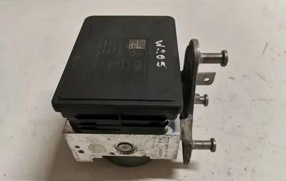 Mercedes-Benz C W205 ABS Pump A2539011400 A2534310200