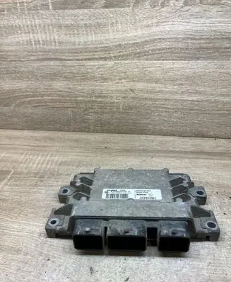 Renault Clio III Engine control unit/module 8200522357 S120200105A