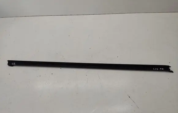 KIA Ceed Rubber seal front door window/glass 