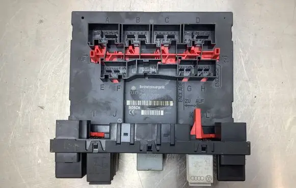 Audi A3 S3 8P Comfort/convenience module H43S1201 8P0907279F F005V00519