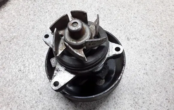Land Rover Evoque I Water pump 5M6Q8509AE