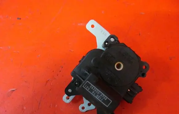 Suzuki Swift I Air flap motor/actuator 0638000700