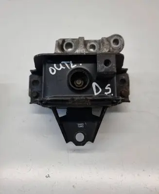 Mitsubishi Outlander Engine mount bracket