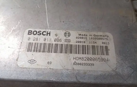 Volvo S40, V40 Engine control unit/module 0281011086 8200233339 8200065994