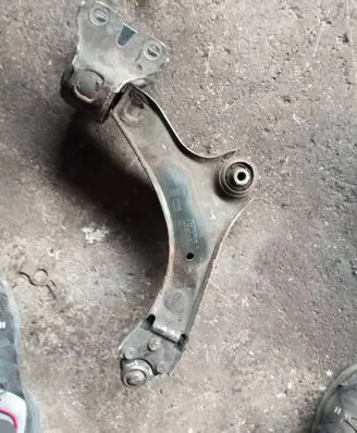 Front lower control arm/wishbone