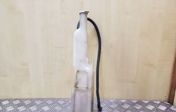 Mitsubishi Space Wagon Windshield washer fluid reservoir/tank