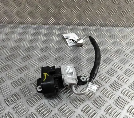 Audi E-tron GT Air conditioning (A/C) expansion valve 9J1820726C 4M0816682E
