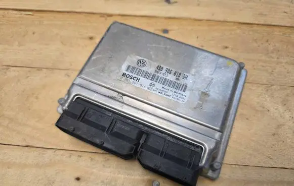 Volkswagen PASSAT B5.5 Engine control unit/module 4B0906018DH