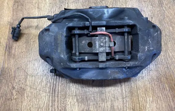 Volkswagen Touareg II Front brake caliper 7P6615106AJ