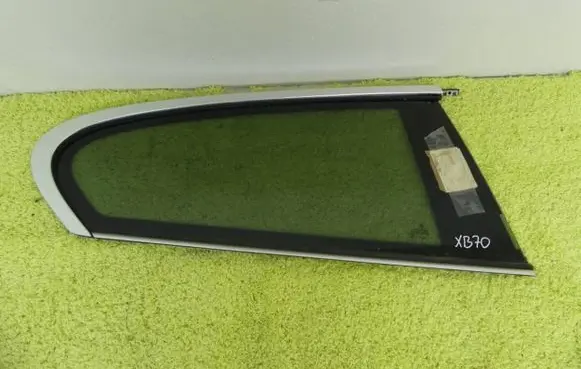 BMW 1 F20 F21 Rear vent window glass 7290536
