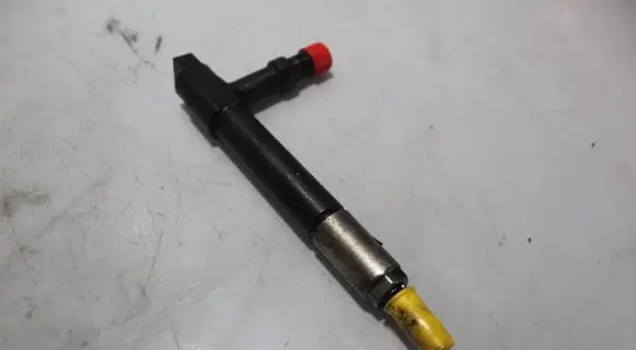 Mazda Premacy Fuel injector 