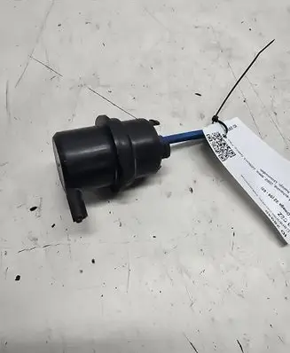 Opel Omega B2 Central locking vacuum pump 