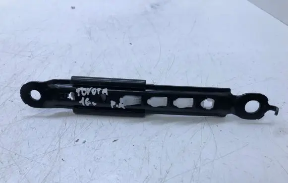 Toyota Avensis T270 Seat belt height adjuster 