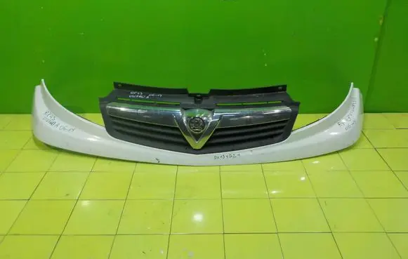 Opel Vivaro Front bumper upper radiator grill RP43