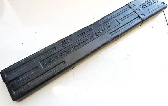 Ford Focus Emergency warning sign 1109756