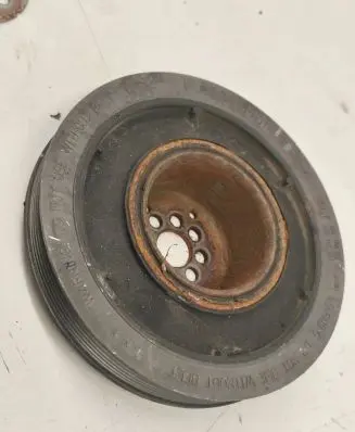 Volkswagen Touareg I Crankshaft pulley 057105251D 059105251A