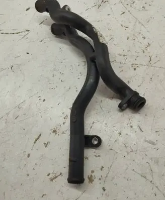 Audi Q7 4L Engine coolant pipe/hose 06E121044N