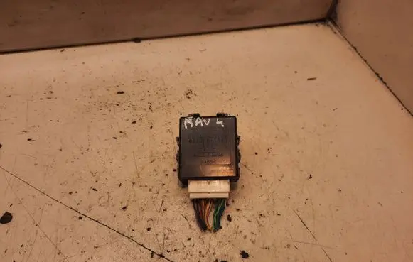 Toyota RAV 4 (XA30) Window wiper relay 8594042020 4230001000