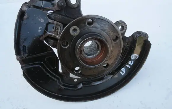 Volvo S60 Front wheel hub spindle knuckle 6G912C447