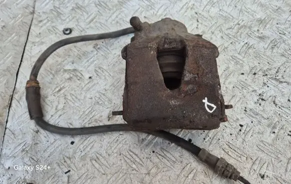 Volkswagen Golf VI Front brake caliper