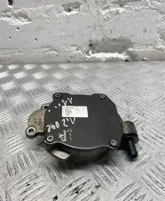 Skoda Fabia Mk2 (5J) Vacuum pump 03L145207