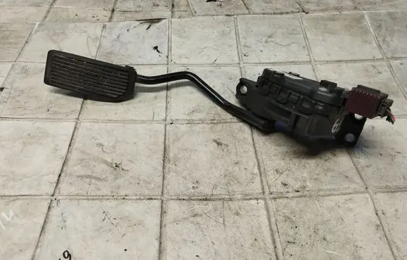 Nissan Primera Accelerator throttle pedal 18002AU410 6PV00862001