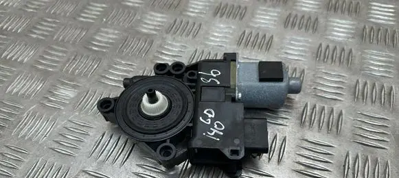 Hyundai i40 Rear door window regulator motor F00S1A2937